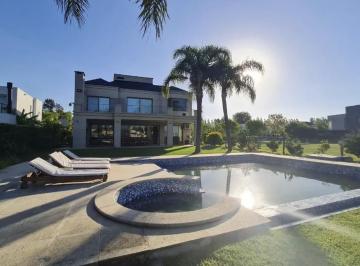 Casa · 380m² · 5 Ambientes · 1 Cochera · Casa en Venta 4 Dorm. en Santa Catalina, Villanueva