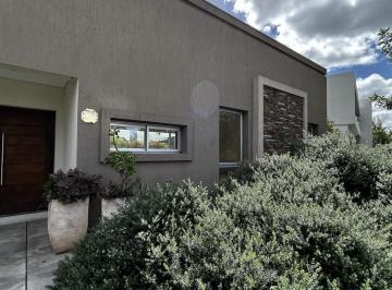 Casa · 160m² · 3 Dormitorios · Excelente Propiedad en Alquiler en Fincas de Hudson