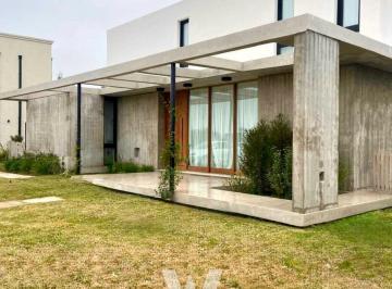 Casa · 170m² · 5 Ambientes · 2 Cocheras · Casa en Barrio Privado San Sebastian Area 1 a La Laguna, Imperdible Propiedad