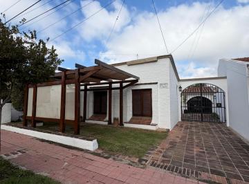 Casa de 5 ambientes, Córdoba · Casa en Alquiler de 3 Dorm. Barrio Cerro de Las Rosas - Uso Comercial
