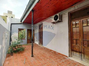 Casa · 181m² · 4 Ambientes · 2 Cocheras · Venta - Casa 4 Amb. a Refaccionar - Campana Centro