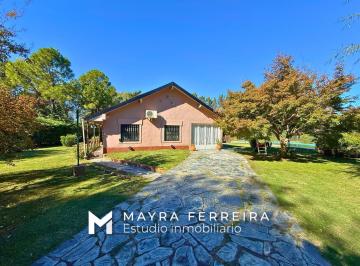 Casa · 90m² · 7 Ambientes · 3 Cocheras · Casa Quinta en Venta – 7 Ambientes con Gran Parque y Piscina – Spegazzini