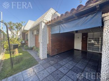 Casa · 76m² · 3 Ambientes · 1 Cochera · Venta Casa 3 Ambientes con Cochera en Sarandi