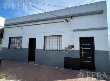 Casa · 222m² · 7 Ambientes · Venta de Casa Multifamiliar en Lanus
