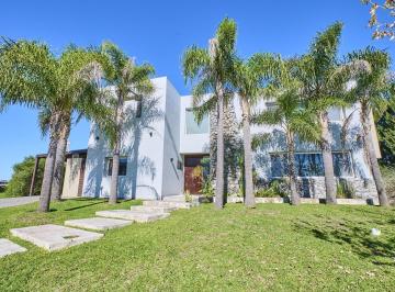 Casa · 480m² · 6 Ambientes · Venta Casa en Albanueva Al Río