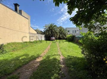 Terreno · 70m² · 4 Ambientes · 2 Cocheras · Lote en Venta en City Bell - 540 m² - con Casa a Reciclar/demoler - 467 / Belgrano y Vergara