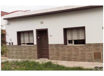 Casa · 70m² · 3 Ambientes · Alquiler Vivienda * 2 Dorm. * Parque