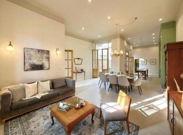 Casa · 150m² · 4 Ambientes · 1 Cochera · Venta Casa de Diseño - Pichincha