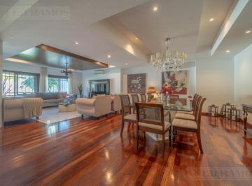 Casa · 310m² · 4 Ambientes · 2 Cocheras · Exclusiva Casa en Belgrano Chico con Jardín, Pileta y Detalles de Categoría