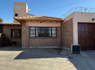 Fachada exterior · Venta | Casa | B° Parque Urquiza | 3 Dorm. | Quincho Pileta