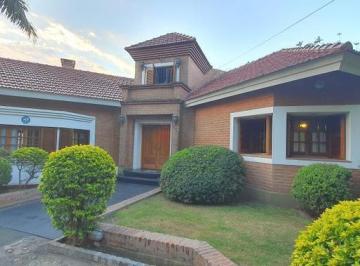 Casa · 409m² · 6 Ambientes · 2 Cocheras · Espectacular Casa en Granja de Funes!5 Dorm, 3 Baños Cochera Doble Pileta!