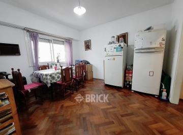 Departamento · 58m² · 3 Ambientes · Hipolito Yrigoyen Al 2900 - Impecable Todo Sol Todo Externo