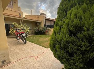Casa · 160m² · 3 Ambientes · 2 Cocheras · Casa en Venta Apta Credito 3 Dorm. Zona Norte