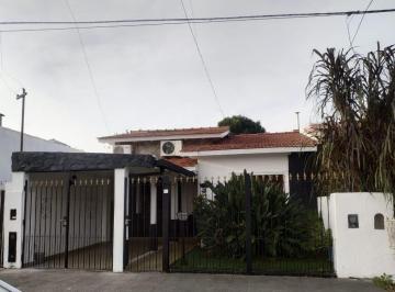 Casa · 100m² · 4 Ambientes · 1 Cochera · Casa en Alquiler La Plata