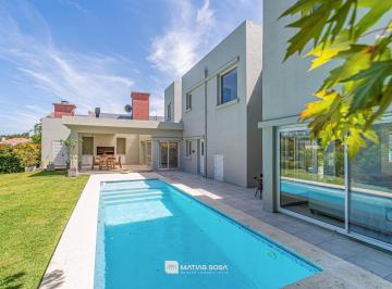 Casa · 370m² · 4 Ambientes · 2 Cocheras · Alquiler - Casa - 4 Ambientes - Moderna - Barrio Privado