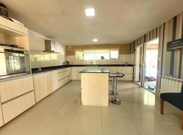 Casa · 250m² · 4 Ambientes · 1 Cochera · Venta Casa en Morada del Agua Life - Plottier