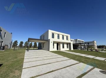Casa · 218m² · 4 Ambientes · 2 Cocheras · Casa en Venta en Pilar Golf - Pebble Beach