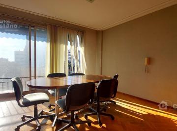 Oficina comercial · 240m² · 11 Ambientes · Depto. 11 Amb. Al Frente con Terraza Propia