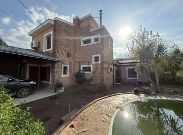 Casa · 260m² · 5 Ambientes · Casa en Venta de 3 Dorm. - Villa Parque Sicardi