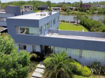 Casa · 253m² · 4 Ambientes · 2 Cocheras · Casa en San Benito