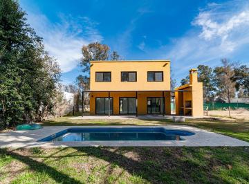 Casa · 140m² · 5 Ambientes · 1 Cochera · Venta Casa 5 Ambientes con Pileta de 667 m², Rio Hondo Al 200, Manzanares Pilar