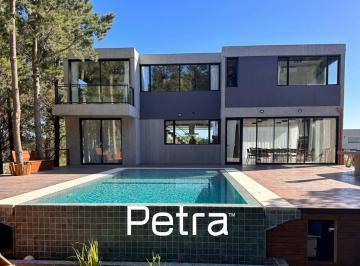 Casa · 282m² · 7 Ambientes · 1 Cochera · Casa en Venta en Costa Esmeralda