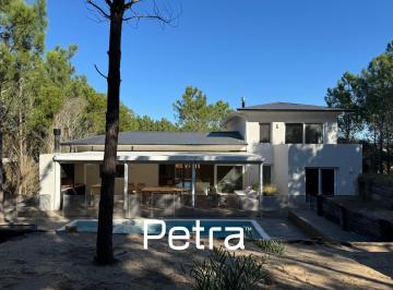 Casa · 270m² · 6 Ambientes · Casa en Venta en Costa Esmeralda. Barrio Marítimo III