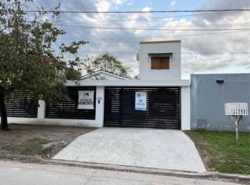 Casa · 4 Dormitorios · 1 Cochera · Casa en Venta Santo Domingo 1100 Yb