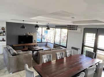 Casa · 256m² · 6 Ambientes · 2 Cocheras · Casa en Venta