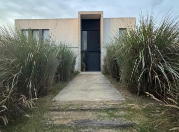 Casa · 230m² · 4 Ambientes · 4 Cocheras · Barrio Los Olivares