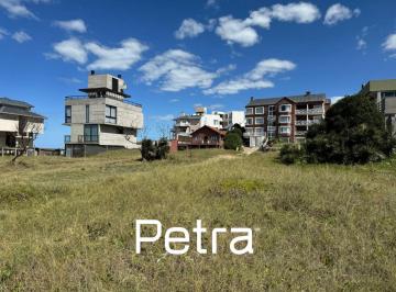 Terreno · 852m² · Terreno Multifamiliar en Venta en Mar de Ostende, Pinamar