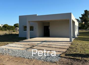 Casa · 190m² · 5 Ambientes · 2 Cocheras · Casa en Venta en Costa Esmeralda. 4 Hab. y Gas Natural y Pileta