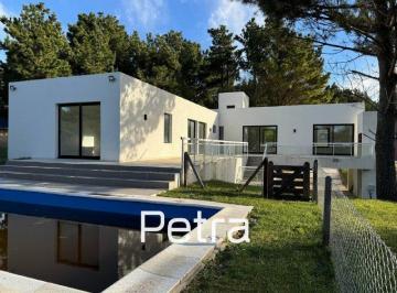 Casa · 152m² · 4 Ambientes · 2 Cocheras · Casa en Venta Barrio Ecuestre Costa Esmeralda