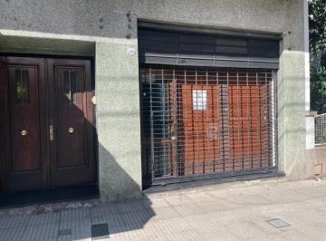 PH · 110m² · 4 Ambientes · PH de 3 Ambientes con Local en Venta