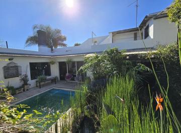 Casa · 160m² · 4 Ambientes · 4 Cocheras · Casa en Parque San Martin