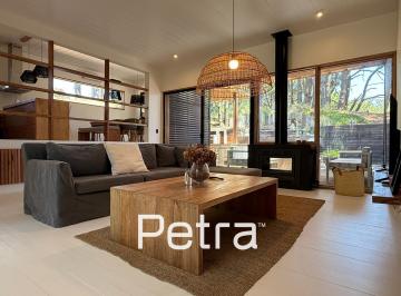 Casa · 170m² · 5 Ambientes · 1 Cochera · Casa en Venta en Costa Esmeralda con Gas Natural