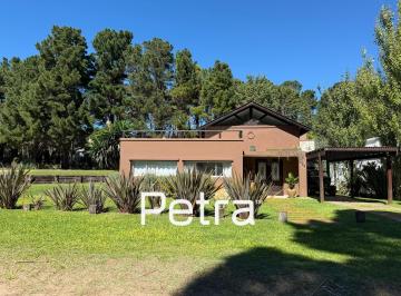 Casa · 138m² · 4 Ambientes · Casa en Venta en Costa Esmeralda, Deportiva. Doble Lote