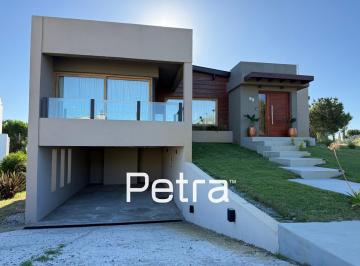 Casa · 192m² · 5 Ambientes · 1 Cochera · Casa en Venta en Costa Esmeralda