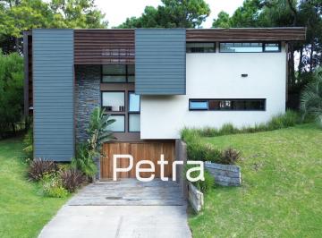 Casa · 202m² · 5 Ambientes · 1 Cochera · Casa en Venta en Pinamar