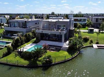Casa · 360m² · 8 Ambientes · 4 Cocheras · Casa a Laguna en Venta Barrio Carpinchos Nordelta