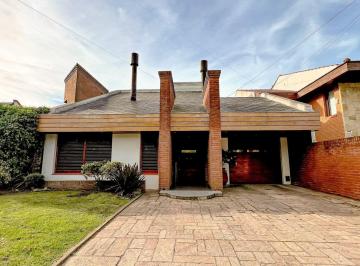 Casa · 300m² · 5 Ambientes · 3 Cocheras · Venta Casa 3 Amb con Dependencia en Constitución