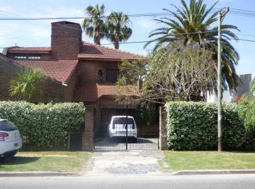 Casa · 188m² · 8 Ambientes · 2 Cocheras · Casa en Venta Gonnet 3 Dorm. Parque Pileta