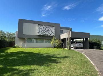 Casa · 333m² · 8 Ambientes · 1 Cochera · Casa en Venta en Pergamino con Pileta