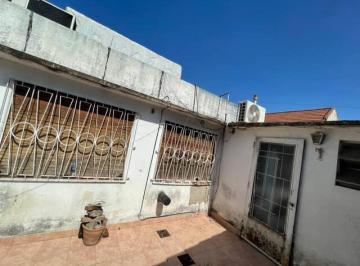 Casa de 3 ambientes, Lomas de Zamora · Casa en PH con Patio!