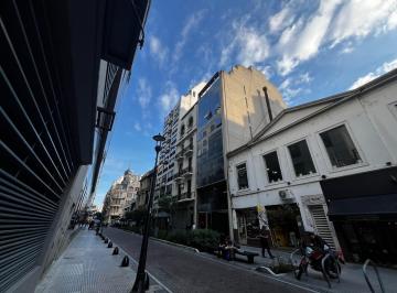 Oficina comercial · 200m² · 2 Ambientes · Oficina en Alquiler