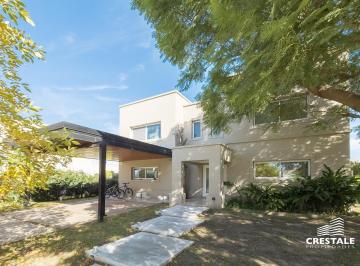 Casa · 252m² · 6 Ambientes · 2 Cocheras · Venta Casa 4 Dorm. Jardín Piscina San Sebastián Funes