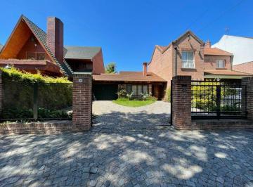 Casa · 347m² · 5 Ambientes · 3 Cocheras · Lavalle 360, Temperley Oeste - Chalet, 4drms, Fondo Libre, Barrio Inglés - 629 m²