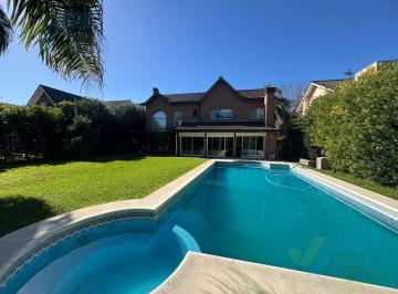 Casa · 188m² · 7 Ambientes · 4 Cocheras · Casa en Venta en La Delfina Pilar