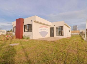 Casa · 57m² · 3 Ambientes · 2 Cocheras · Venta de Casa PH en Colonia Nicolich, 2 Dormitorio