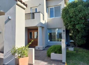 Casa · 265m² · 4 Ambientes · 2 Cocheras · Casa en Alquiler en Los Sauces, Nordelta, Tigre